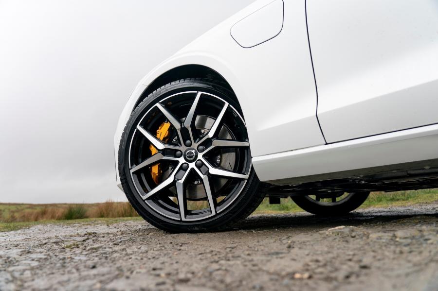 Колеса Volvo S60 T8 Polestar Engineered 2019 года  (UK) (фото 26 из 40)